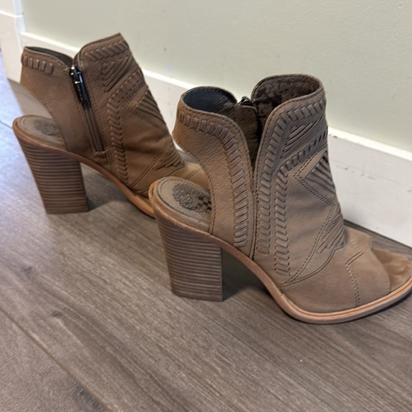 Vince Camuto Tan Peep-Toe Leather Ankle Booties - 7.5 - Picture 5 of 6